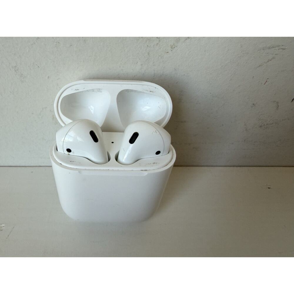 Apple AirPods 2nd Generation with Charging Case 2031 White 2019 TESTED - Picture 2 of 6